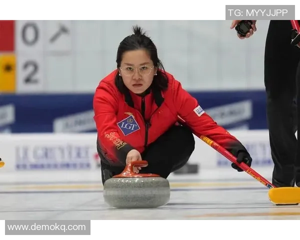 中国冰壶队与德国男队激战正酣争夺世界冠军荣耀的精彩对决 中国冰壶队与德国男队激战正酣争夺世界冠军荣耀的精彩对决