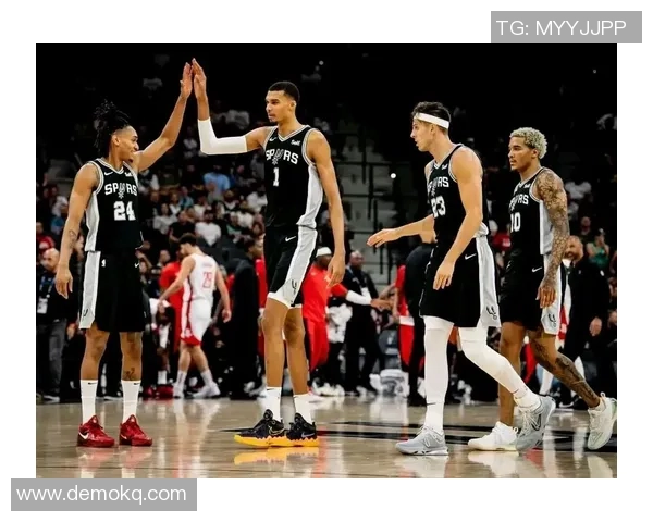 央视火箭与马刺激战加时赛双方拼尽全力争夺胜利 央视火箭与马刺激战加时赛双方拼尽全力争夺胜利