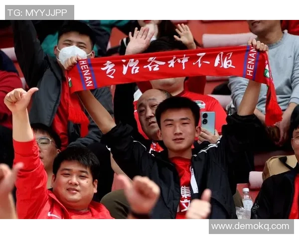 富力与权健激战正酣比分悬念迭起球迷热情高涨 富力与权健激战正酣比分悬念迭起球迷热情高涨