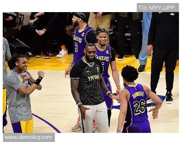 篮网与湖人在线直播对决全解析球迷热议精彩瞬间回顾